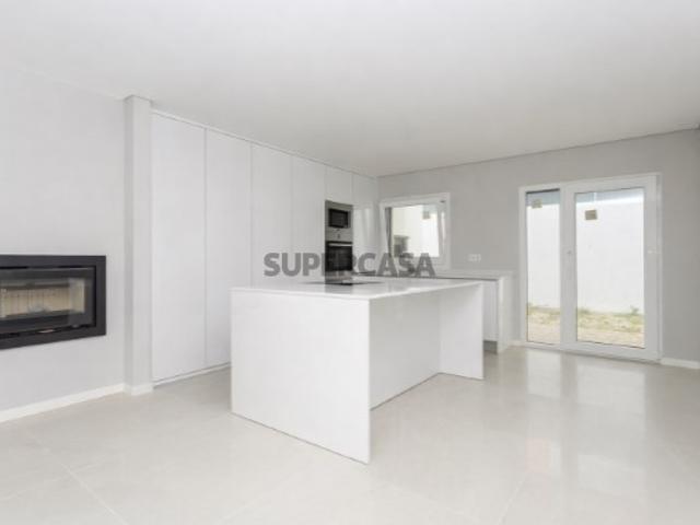 R235 Moradia T4 Pronta Habitar Centro de Fernão Ferro