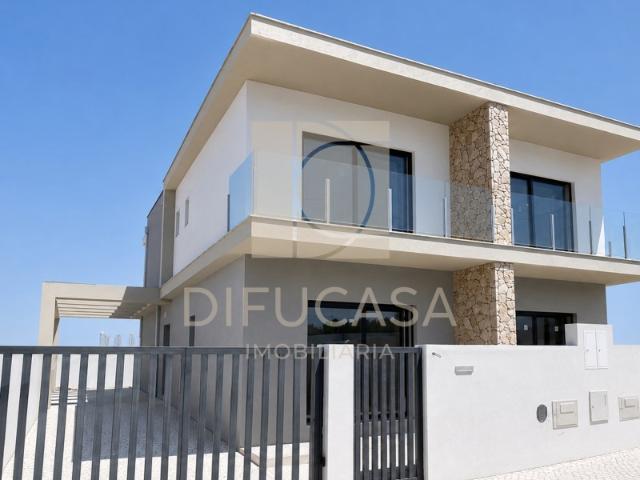 R243 Moradia Geminada T3 PRONTA