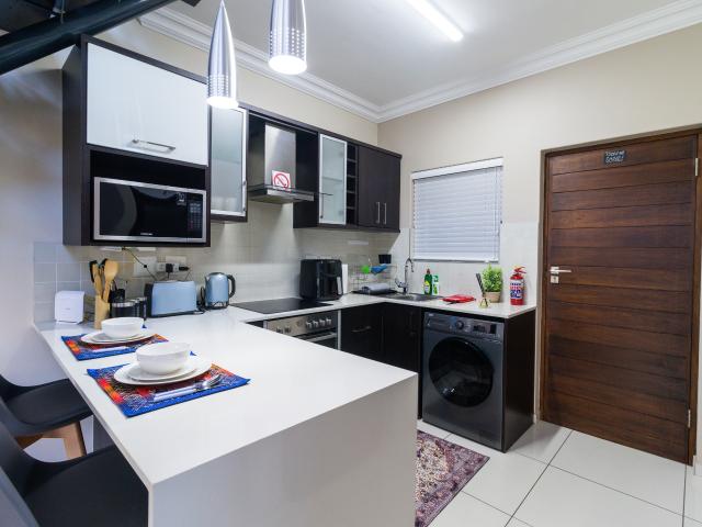 R25,000 pm 2 Bedroom Apartment To Let in Table View
