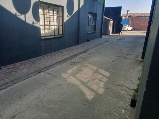 R2 800 | Bachelor Unit For Rent in Germiston Central, Germiston