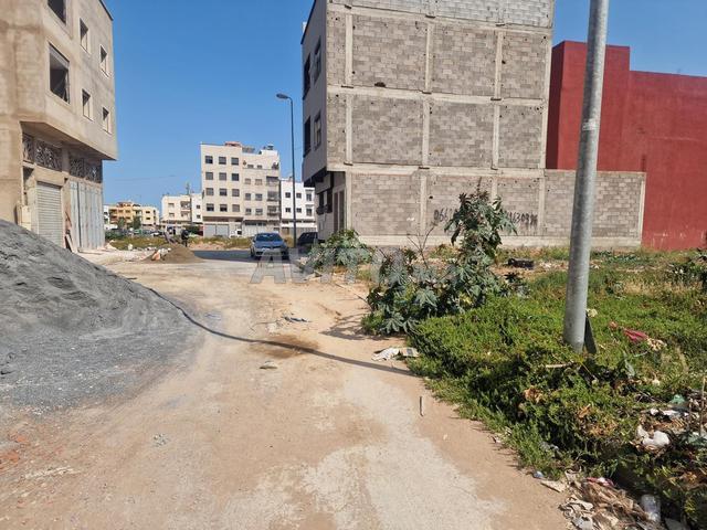 R2 119 m2 cour 44 m2 prix non négociable