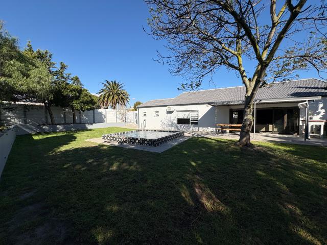 R30,000 pm 3 Bedroom House To Let in Bloubergrant