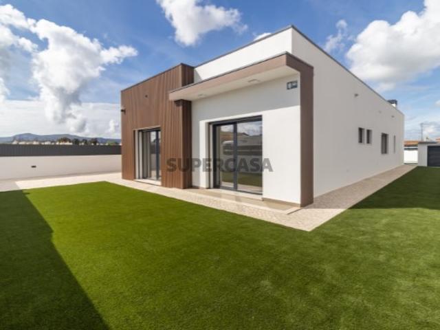 R359 Moradia T3 com garagem pronta habitar