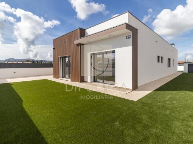 R359 Moradia T3 com garagem pronta habitar
