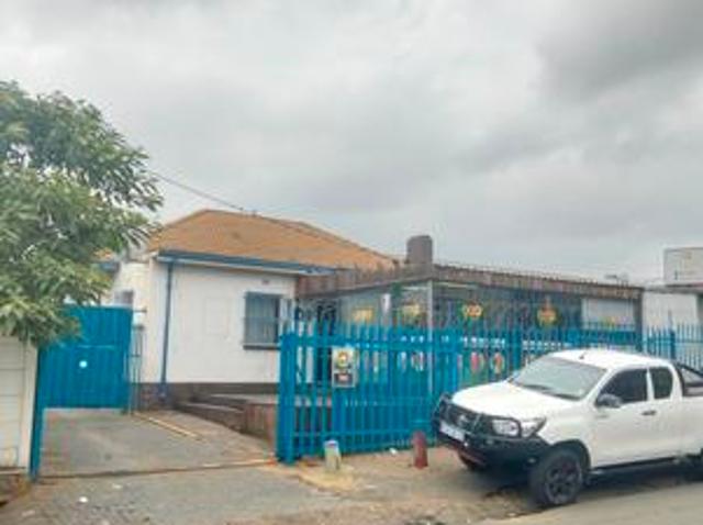 r35k/month income in kew for sale