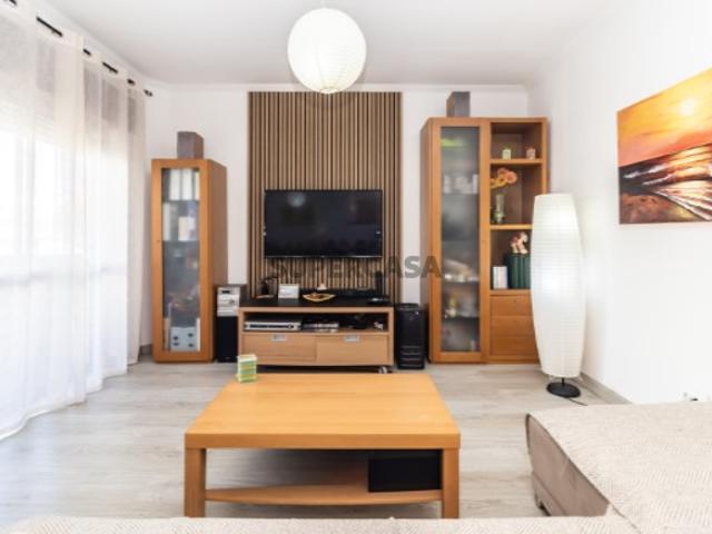 R363 APARTAMENTO T3 1º ANDAR AMORA