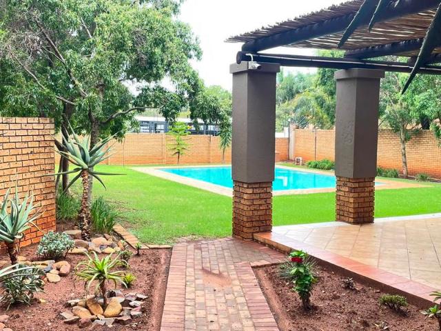 R7 415 | 2 Bedroom Apartment / Flat For Rent in Olympus AH, Pretoria