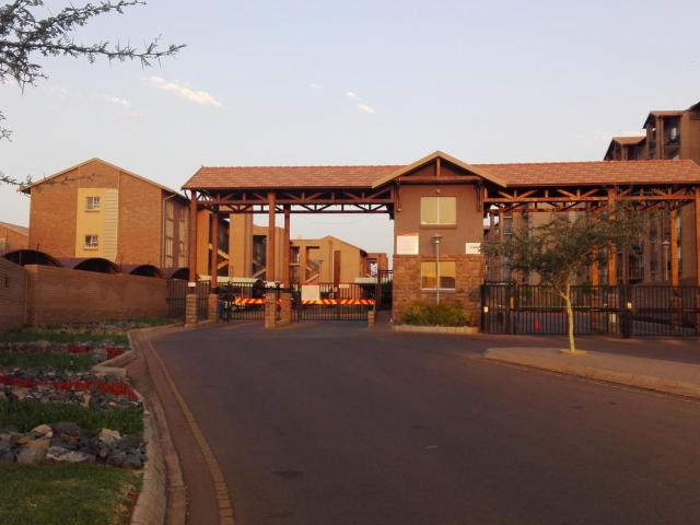 R7,650 pm 2 Bedroom Apartment To Let in Annlin