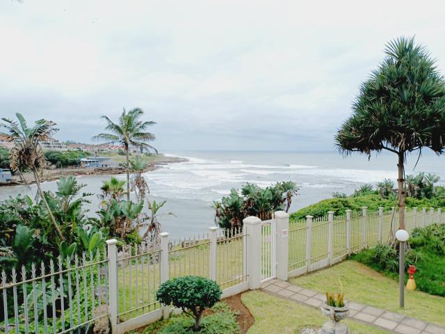 R7,660 pm 2 Bedroom Sectional Title To Let in Uvongo
