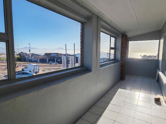 R7,700 pm 2 Bedroom Apartment To Let in Da Nova
