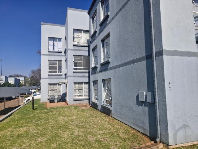 R7,800 pm 3 Bedroom Apartment To Let in Westdene