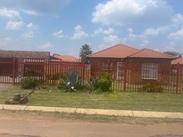 R7,900 pm 3 Bedroom Freestanding To Let in Karenpark