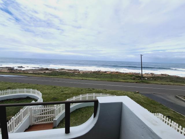 R7,960 pm 2 Bedroom Apartment To Let in Manaba Beach