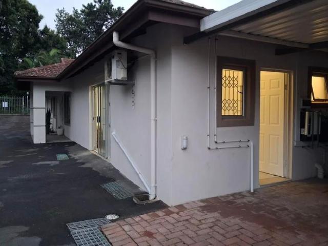 R7 000 | 0.5 Bedroom Apartment / Flat For Rent in Westville, Westville