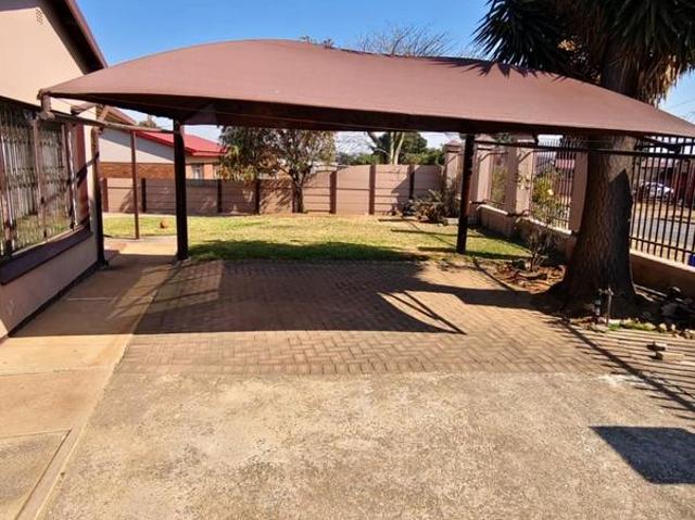 R7 000 | House For Rent in Witpoortjie, Roodepoort