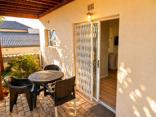R7,000 pm 1 Bedroom Apartment To Let in De Bakke
