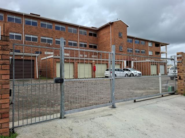 R7,200 pm 3 Bedroom Apartment To Let in Rowallan Park