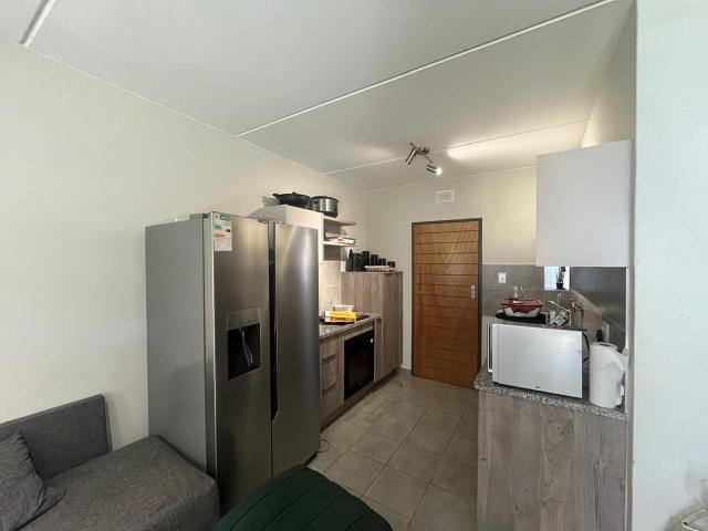 R7,200 pm 2 Bedroom Apartment To Let in Dorandia