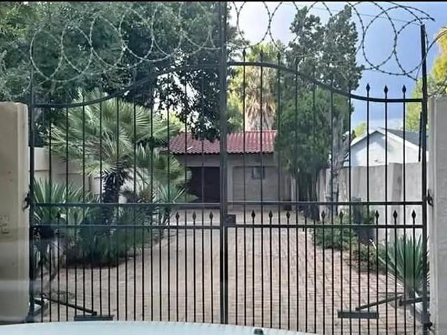 R5 500 | 1 Bedroom Cottage For Rent in Fourways, Sandton