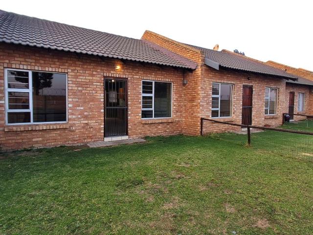 R5,500 pm 2 Bedroom Sectional Title To Let in Riversdale