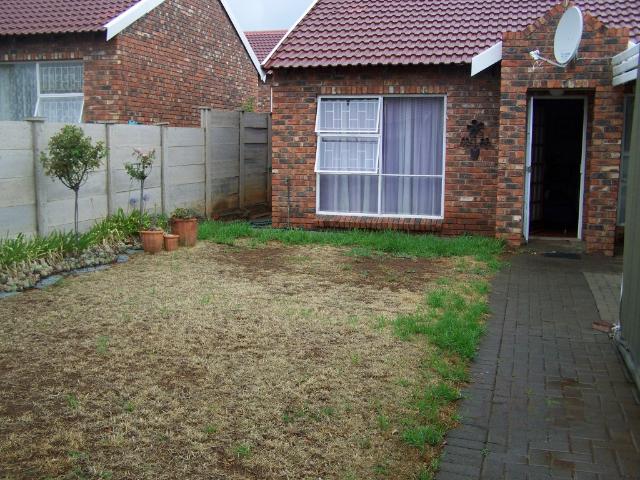 R5,600 pm 1 Bedroom Townhouse To Let in Fleurdal