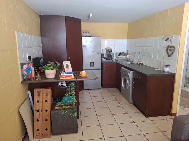 R5,910 pm 10 Bedroom Flat To Let in Richmond Hill
