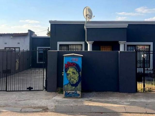 R5 000 | 2 Bedroom House For Rent in Naledi, Soweto
