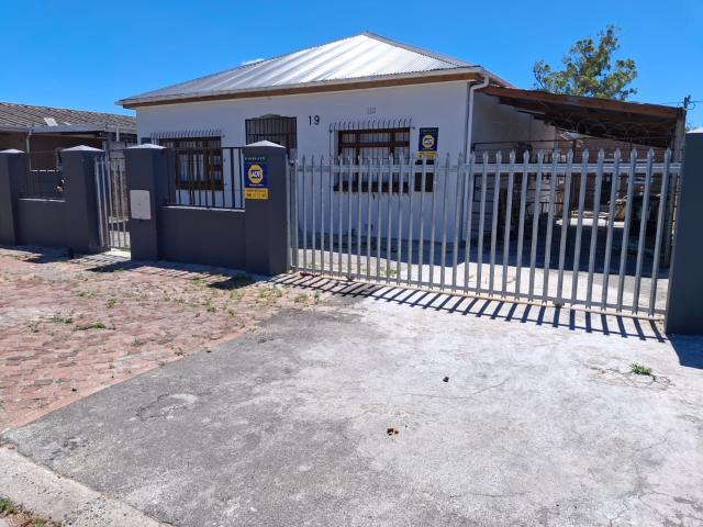 R5,000 pm 1 Bedroom Bungalow To Let in Idasvallei