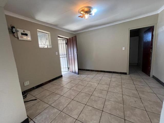 R5 200 | 1 Bedroom Apartment / Flat For Rent in Bezuidenhout Valley, Johannesburg