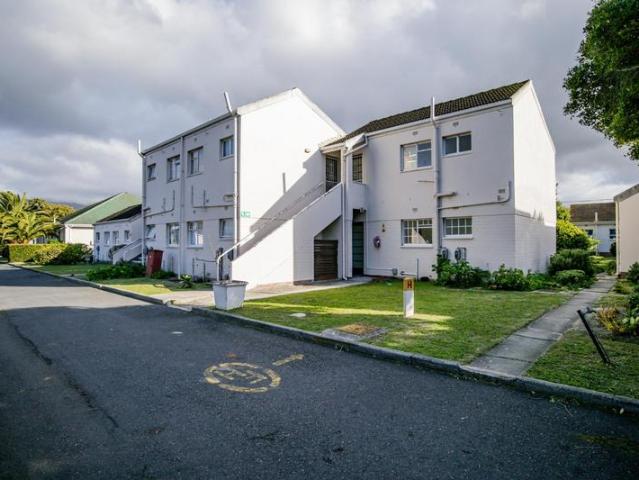R6 500 | 0.5 Bedroom Apartment / Flat For Rent in Diep River, Cape Town