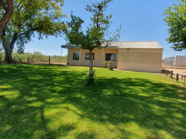 R6,500 pm 2 Bedroom Freehold To Let in Olyfvenhoudtsdrift