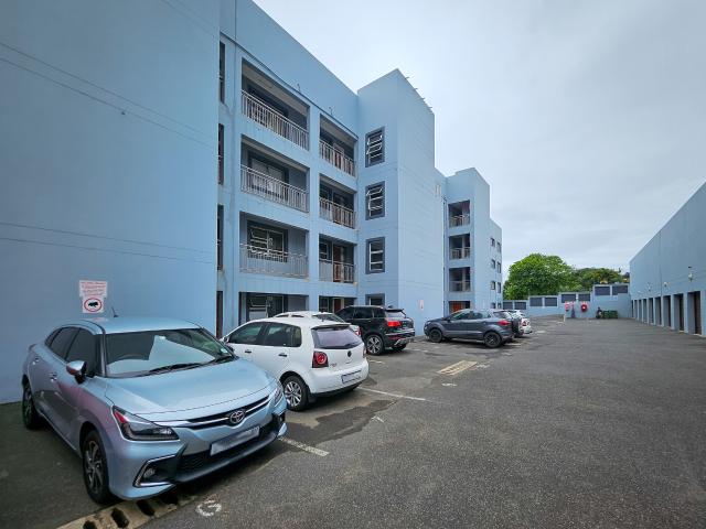 R6,600 pm 1 Bedroom Apartment To Let in Athlone Park
