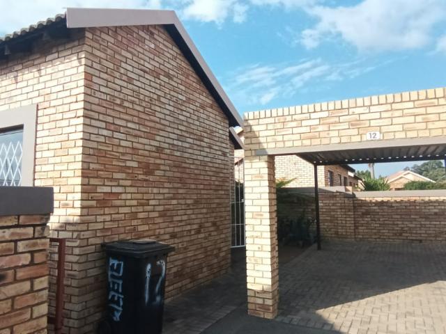 R6 800 | 2 Bedroom Townhouse For Rent in Greenhills, Randfontein