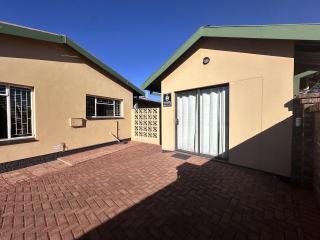 R6,800 pm 1 Bedroom Flat To Let in Kathu
