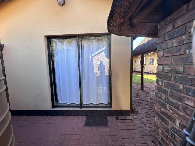 R6,800 pm 1 Bedroom Flat To Let in Kathu