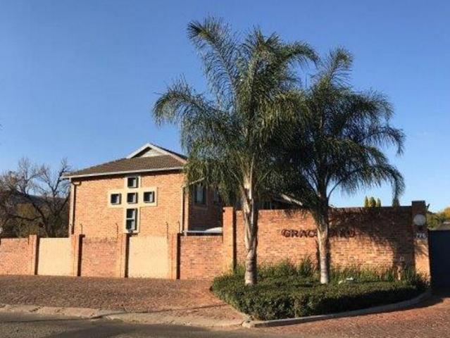 R6,800 pm 2 Bedroom Simplex To Let in Rietfontein