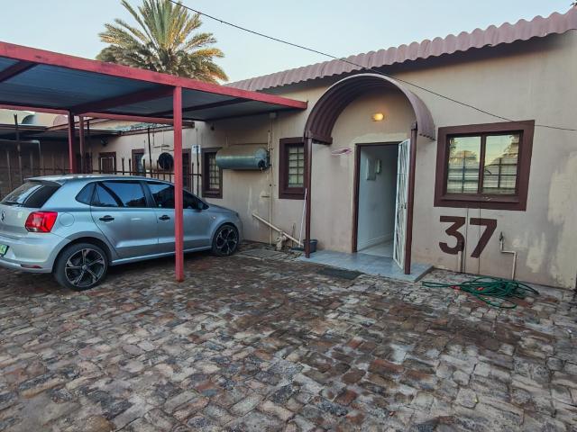 R6,850 pm 1 Bedroom Freehold To Let in Flora Park