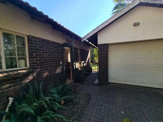 R6,900 pm 2 Bedroom Townhouse To Let in Rustenburg Central