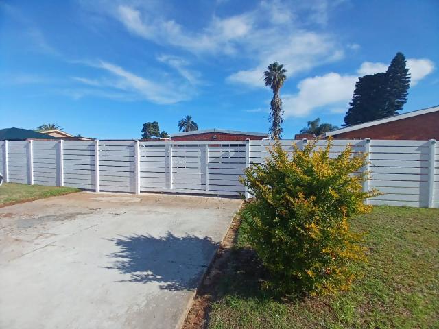 R6,000 pm 1 Bedroom Apartment To Let in Campher Park