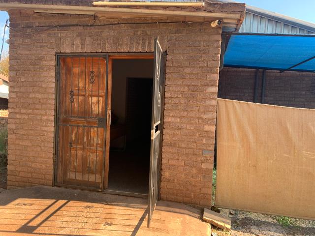 R6,250 pm 1 Bedroom Apartment To Let in Postmasburg