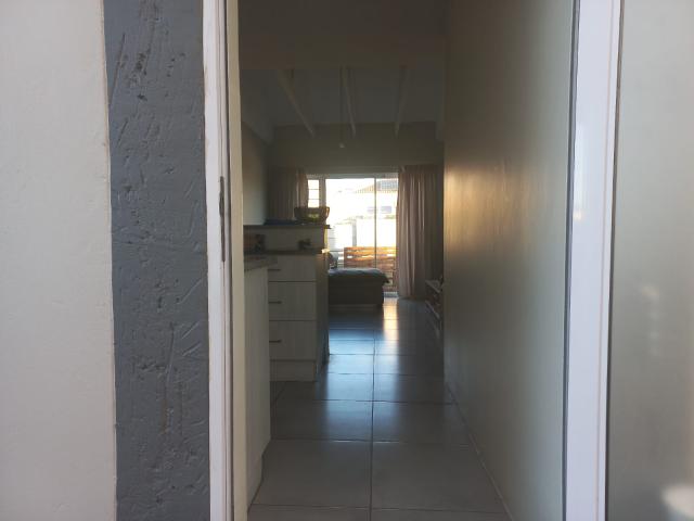 R8,400 pm 2 Bedroom Simplex To Let in Overbaakens