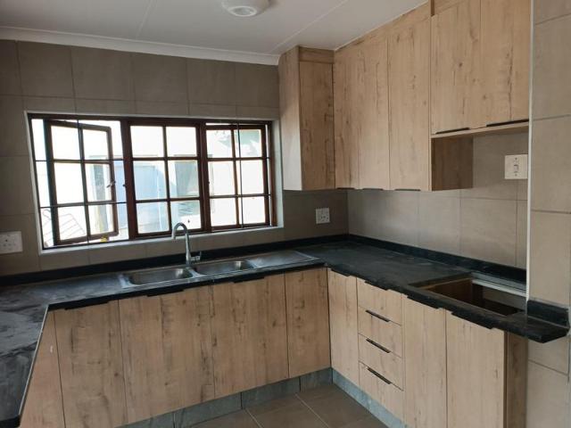 R8 500 | 2 Bedroom Cottage For Rent in Kensington, Johannesburg