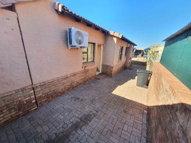 R8,500 pm 3 Bedroom Detached To Let in Kathu