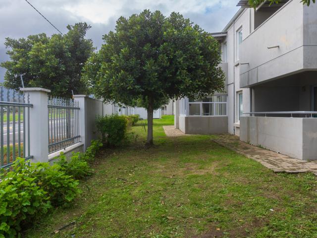 R8,500 pm 2 Bedroom Apartment Block To Let in Klein Drakenstein
