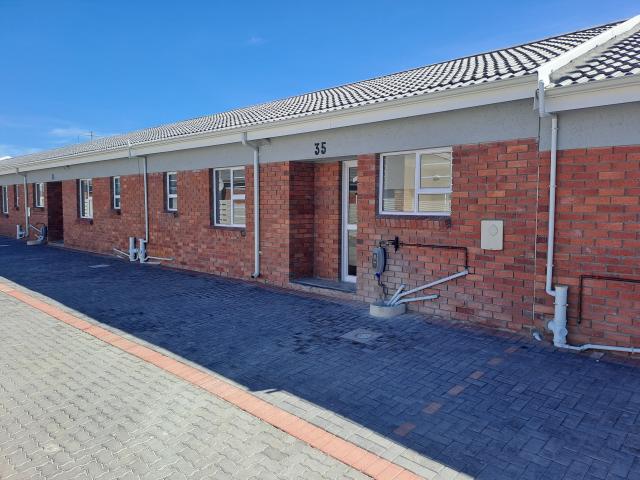R8,500 pm 2 Bedroom Townhouse To Let in Lorraine