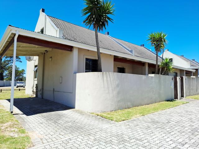 R8,600 pm 3 Bedroom Duplex To Let in Lorraine