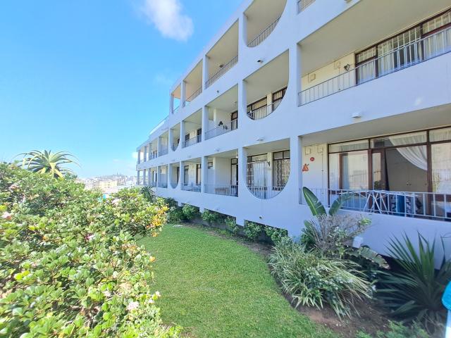 R8,660 pm 2 Bedroom Apartment To Let in Manaba Beach