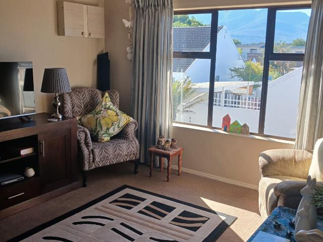 R8,700 pm 2 Bedroom Apartment To Let in George Central