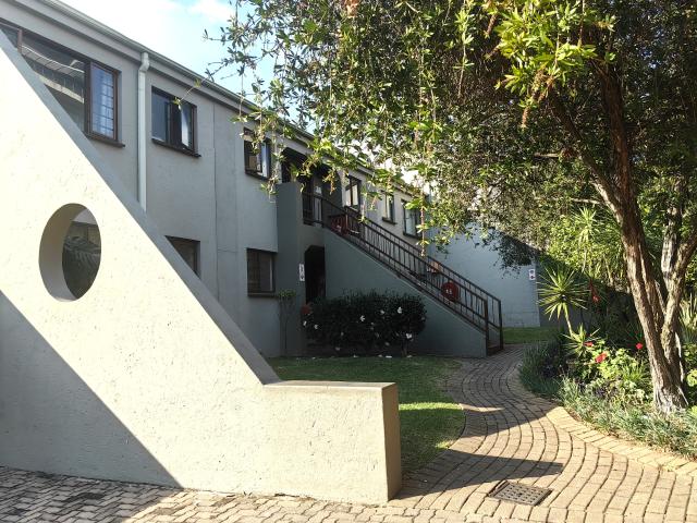 R8,700 pm 2 Bedroom Apartment To Let in Sunninghill
