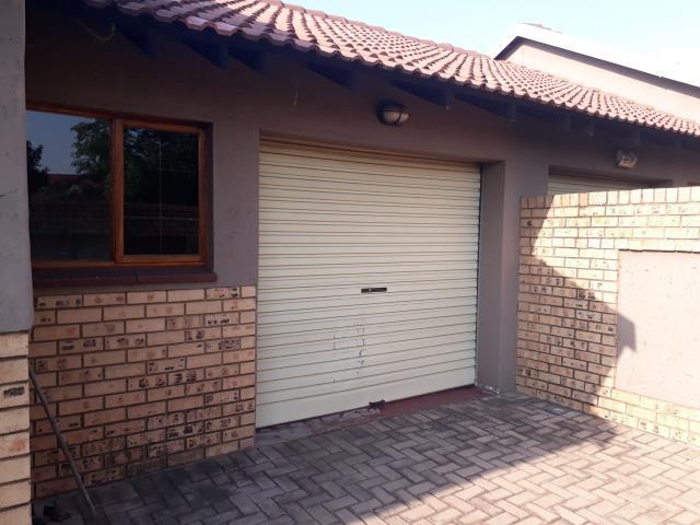 R8,700 pm 2 Bedroom Townhouse To Let in Middelburg South